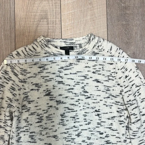 J Crew Long Sleeve Knit Sweater Crew Neck Beige with Gray Design Size S - Picture 11 of 14